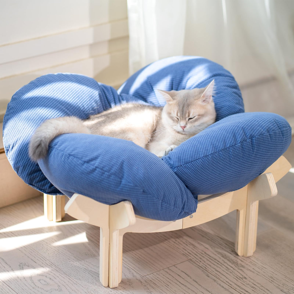 Pet elevated cat bed wooden cushion fluffy pet sofa indoor cat elevated cat leisure chair suitable for small dogs and cats furniture (white)